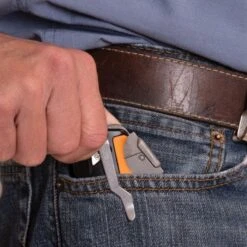 Fiskars Pro Folding Utility Knife -Garden Care 770030 5