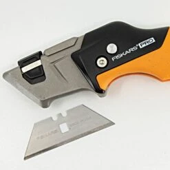 Fiskars Pro Folding Utility Knife -Garden Care 770030 7